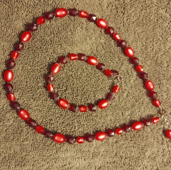 Beaded necklace and bracelet set - Picture 1 of 3